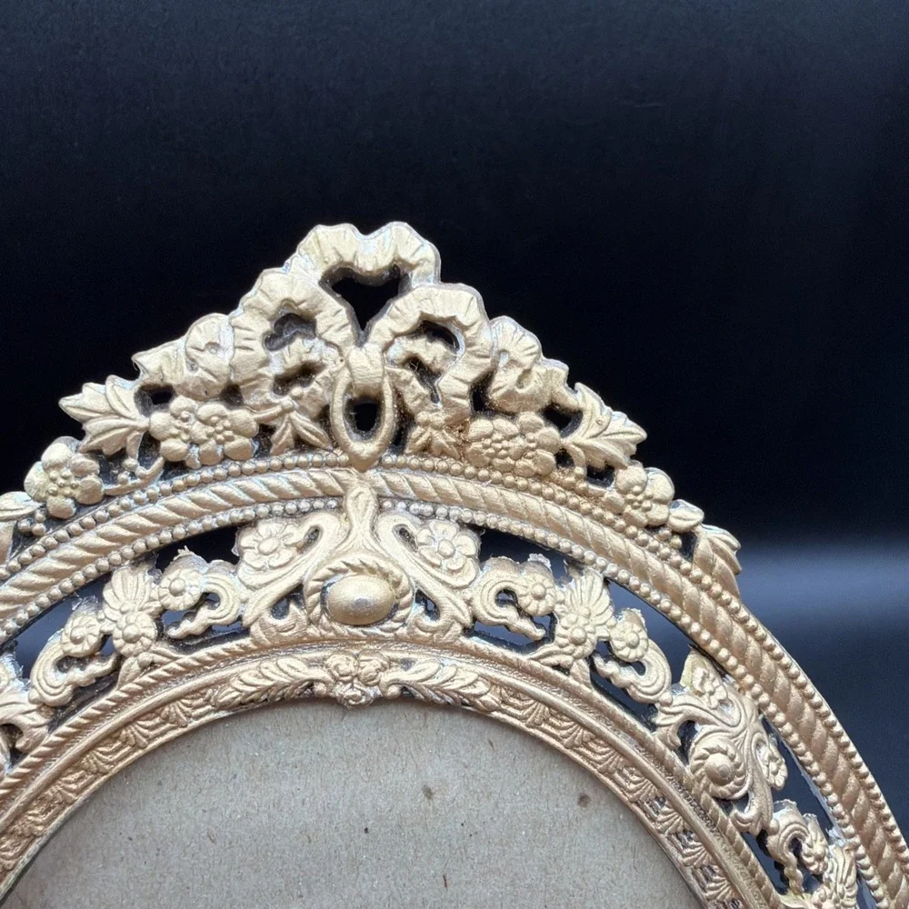 Vintage Victorian Ornate Metal Filigree Oval Picture Frame Gold 10 X 7